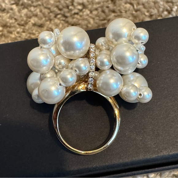 SALE🍁🌟Vintage Collectors Signed Swarovski Statement Gold Ring with faux Pearls - Picture 2 of 6